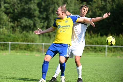 Steven Testaert ziet het week na week beter gaan bij HO Huizingen. — © Geert Tresignie (GTG)